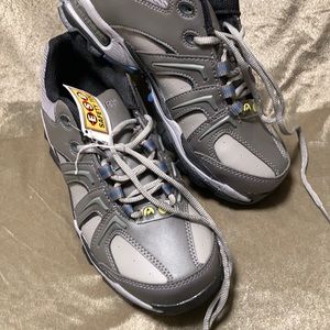 Nautilus steel toe shoes size 7w